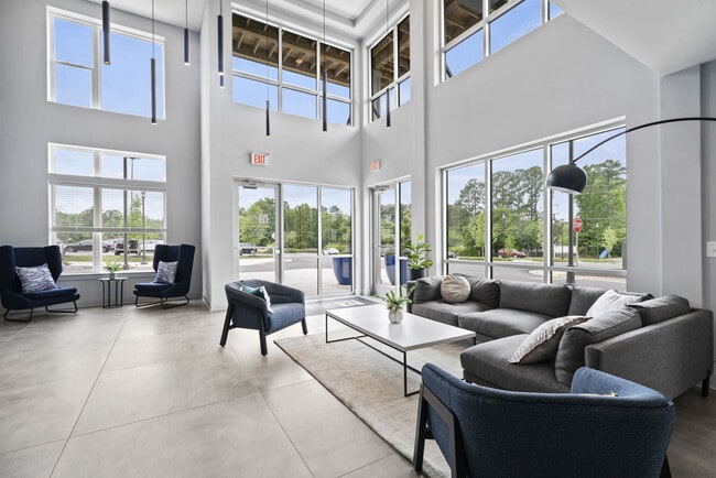 Building Photo - The Rise At Regency