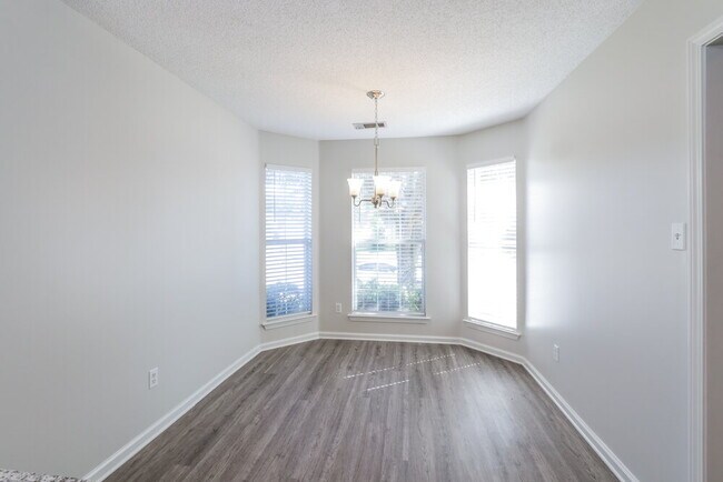 Building Photo - 10104 Cross Hill Dr