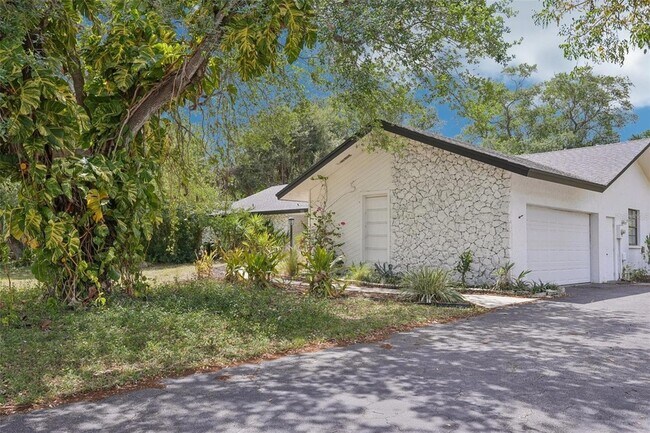 Building Photo - 155 Old Tamiami Trail