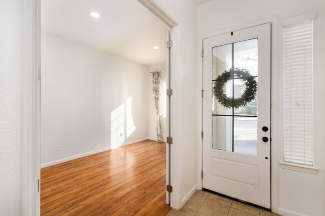 Building Photo - 3350 W Stewart Ave