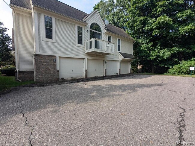 Building Photo - 205 Maplewood Ct