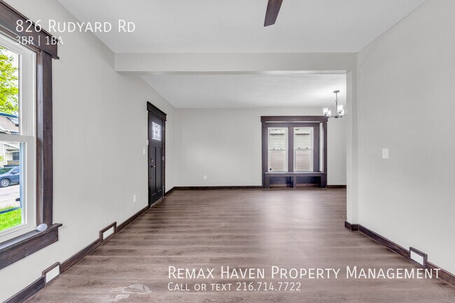 Foto del edificio - 826 Rudyard Rd