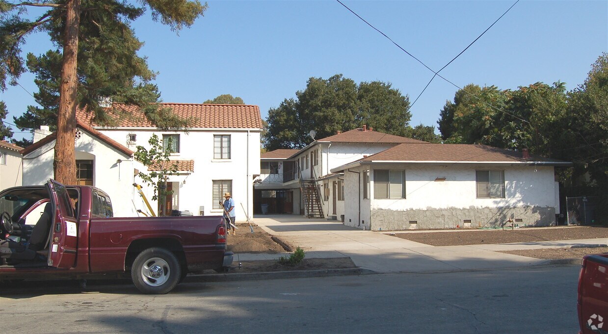 Foto del edificio - 715 Pettis Ave