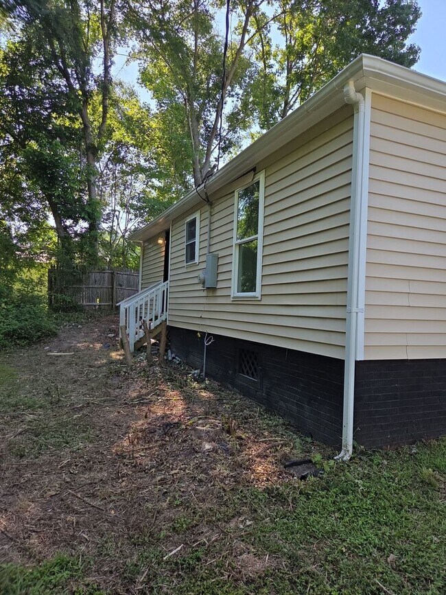 Building Photo - Newly remodeled home is located in Lancaster, SC 29720.