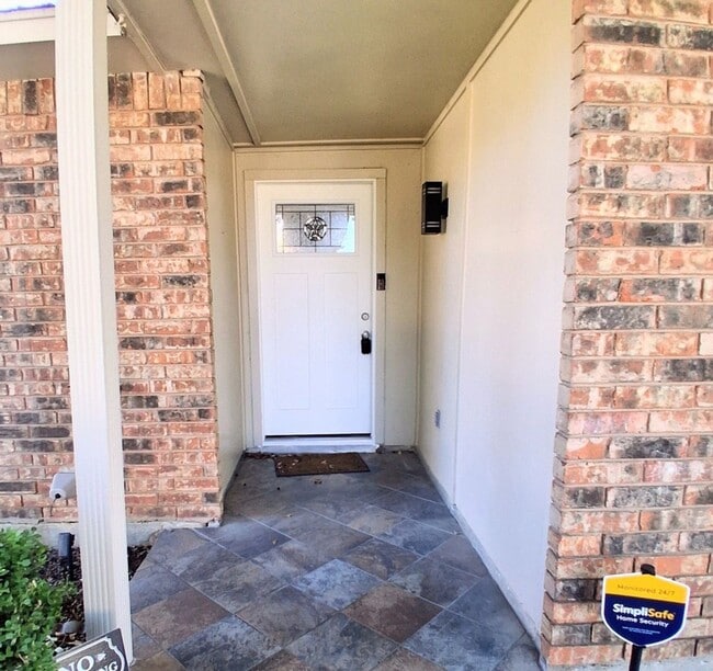 Building Photo - North Richland Hills Home on Spacious Lot!