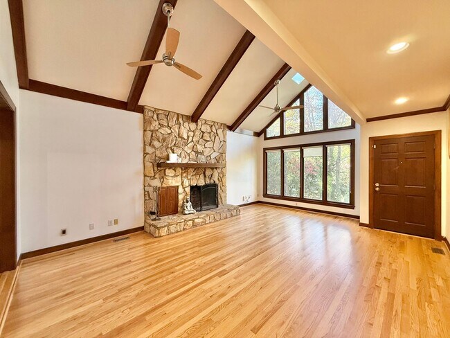 Foto del edificio - Charming 3BD, 2BA North Raleigh Home in Pr...