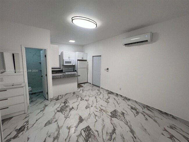 Foto del edificio - 1720 NW 180th Terrace