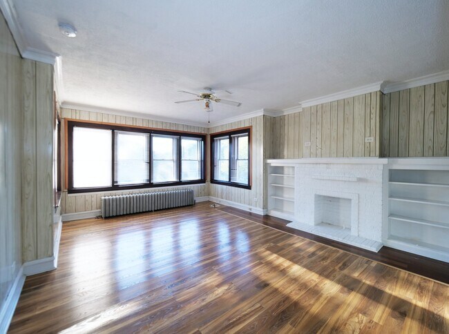 Building Photo - 215 N 2nd Ave