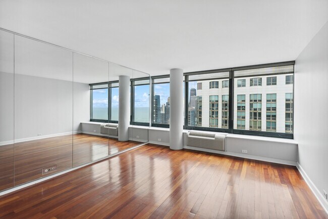 Foto del edificio - 155 N Harbor Dr