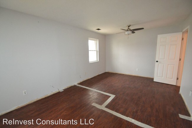 Building Photo - 676 W North Bend Rd
