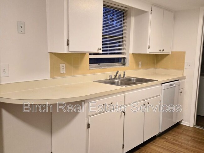 Foto del edificio - 4813 Elmwood St