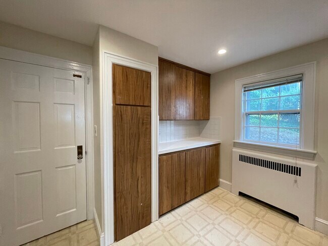 Building Photo - 52 Cypress St