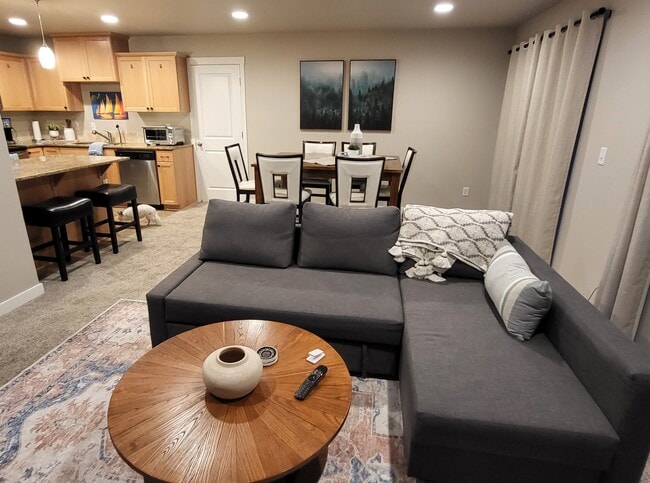 Building Photo - 1295 Windsong Dr