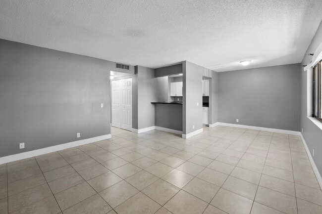 Photo - 818 Meadows Cir Apartment