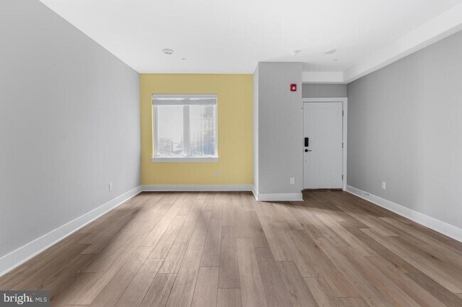 Foto del edificio - 2150 N Front St