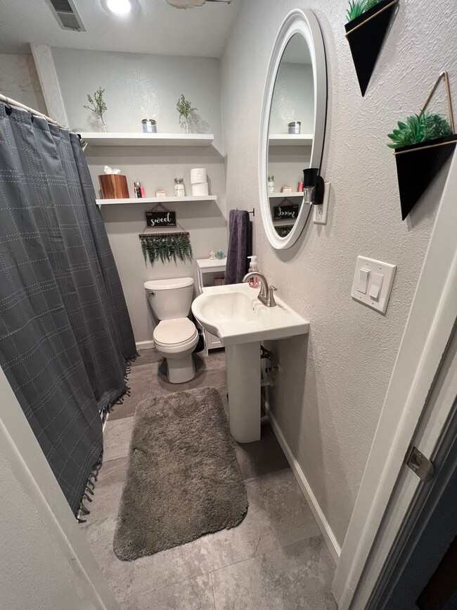 Building Photo - Delightful Single Family Home in Littleton