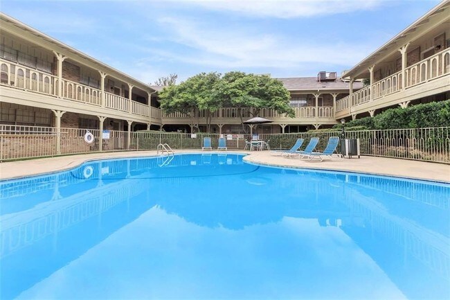 Building Photo - 530 Rockingham Dr