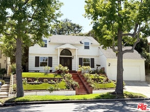 Building Photo - 661 Warner Ave