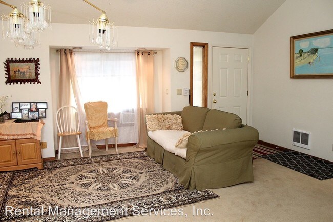 Foto del edificio - 13736-13742 SE Bush St