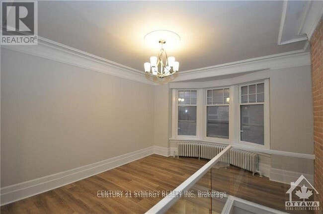 Building Photo - 458-458 MacLaren St