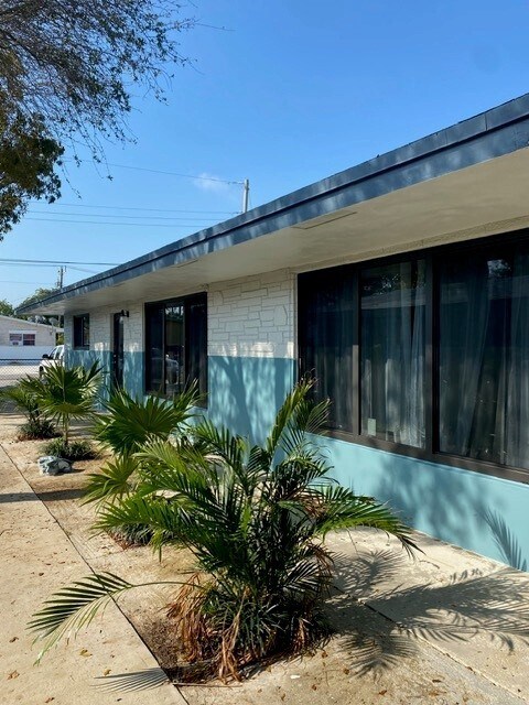 Foto del edificio - 408 SW 8th St