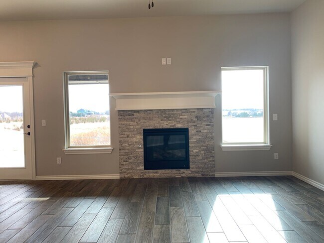 Building Photo - Come Home and Relax!