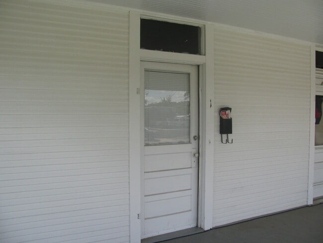 Building Photo - 914 1st Ave