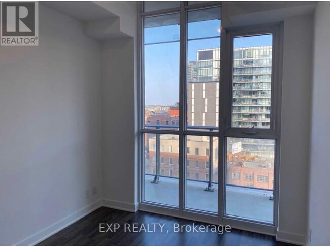 Building Photo - 120 Parliament St