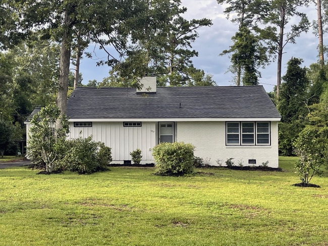 Building Photo - 657 Wildwood Rd