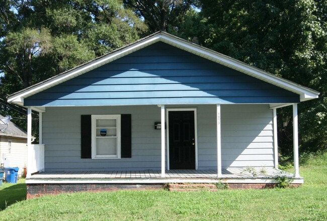 Building Photo - Your Own Home and Yard Centrally Located 3...