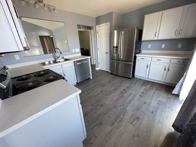 Building Photo - ADORABLE HOUSE IN PEYTON WITH LARGE BACKYA...