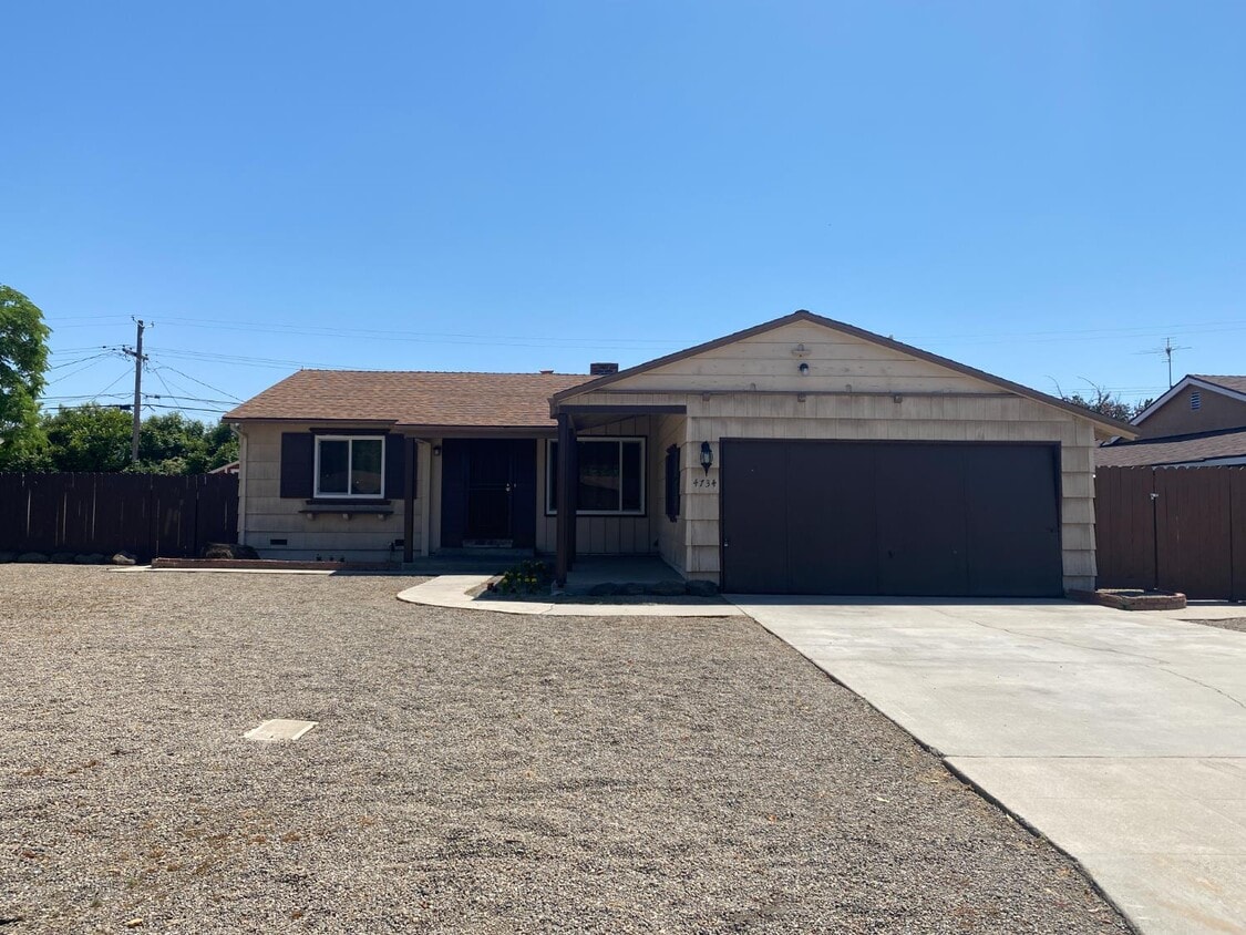 Foto principal - 4734 E Princeton Ave