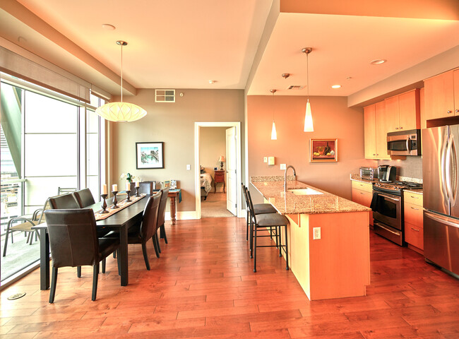 Dining/Kitchen - 2001 Lincoln St