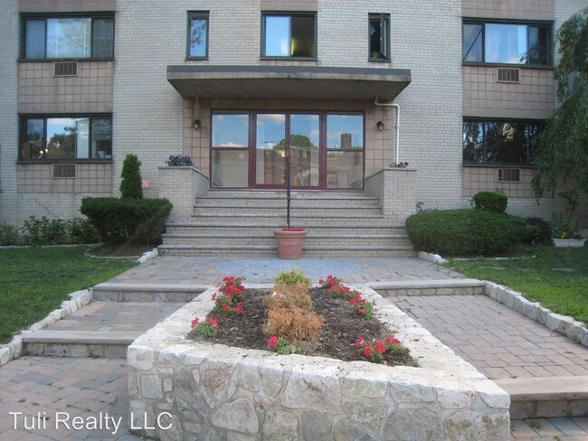 Building Photo - 116 Irvington Ave