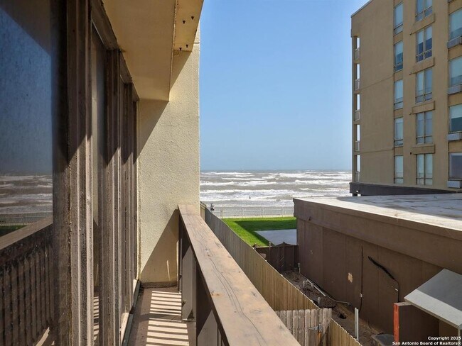 Building Photo - 15002 Windward Dr