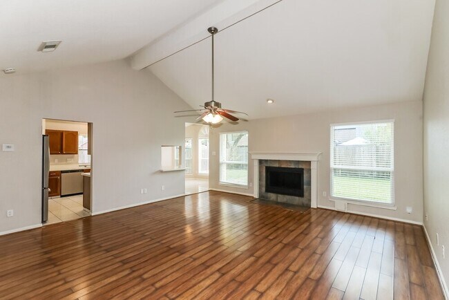 Building Photo - 2203 St James Pl