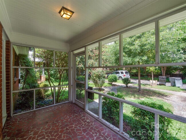 Foto del edificio - 1520 Mimosa Ave