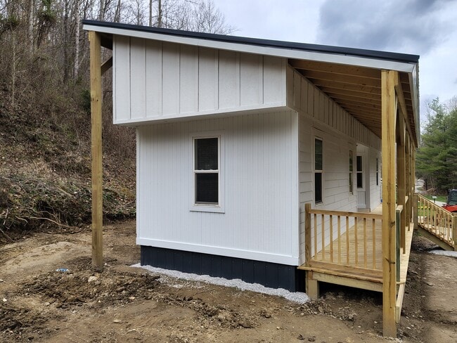 Building Photo - 375 Ester Spur Rd