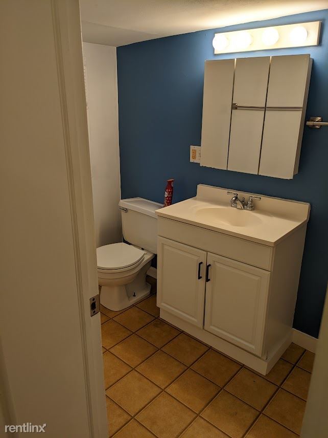 Building Photo - 2 br, 1 bath Duplex - 944 1/2 Washington A...