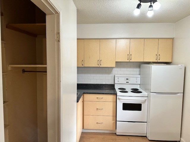 Photo du bâtiment - 646-646 Admirals Rd