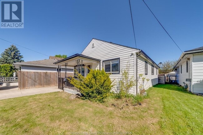 Building Photo - 4482 Grand Marais Rd E