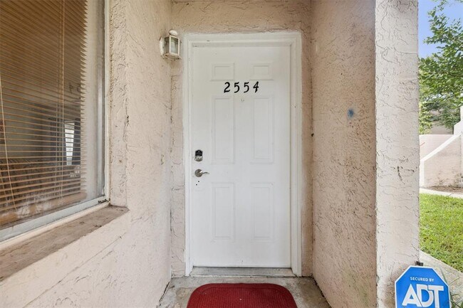 Building Photo - 2554 Lakeway Branch Dr