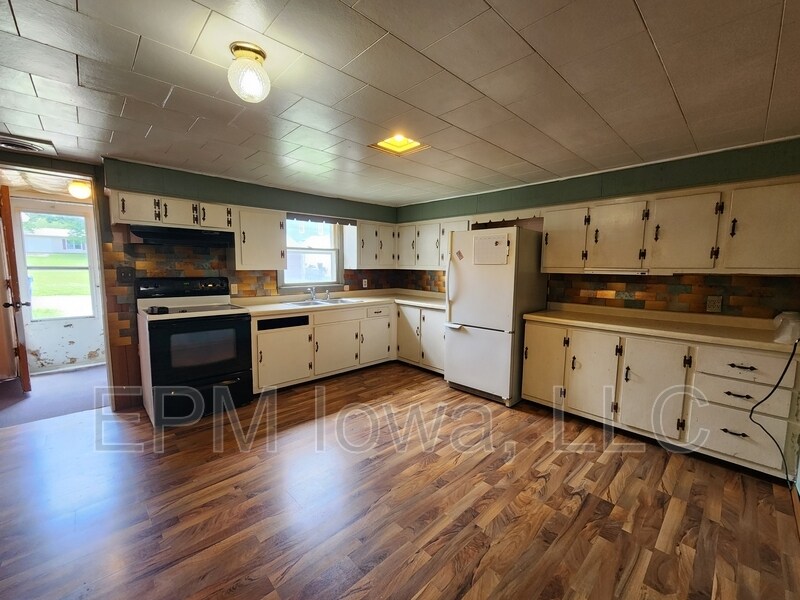 Primary Photo - 816 5th Ave NE