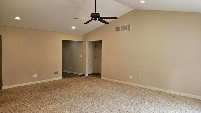 Building Photo - 801 Veterans Ln