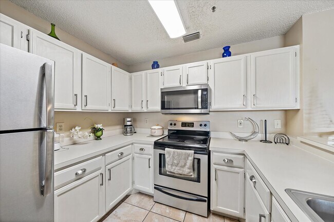 Building Photo - 4029 Crockers Lake Blvd
