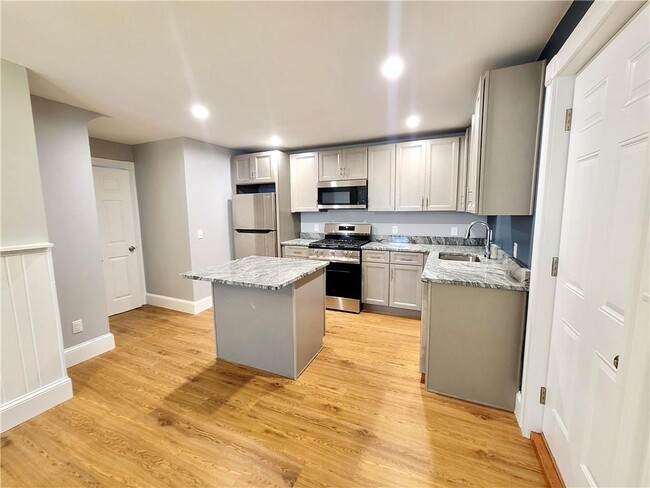 Foto del edificio - 5 Greystone Ave