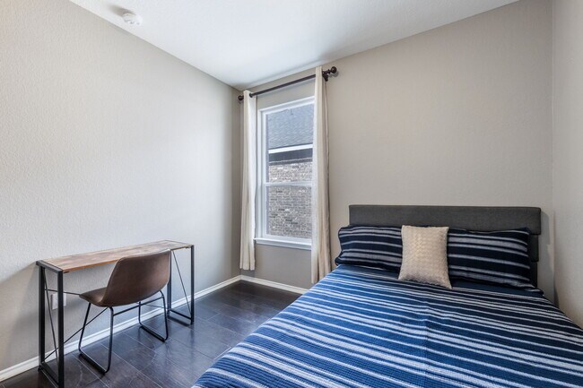 Foto del edificio - 12600 Lucida Ln