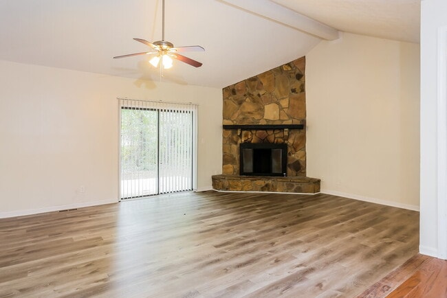 Foto del edificio - 832 Lost Creek Cir