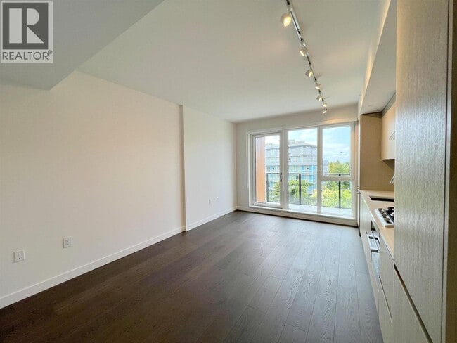 Building Photo - 5168 Cambie St.
