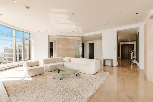 Building Photo - 300 Av. des Sommets
